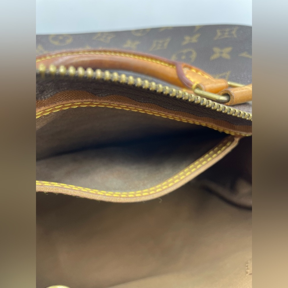 Louis Vuitton Monogram Speedy 30 Bag - Picture 11 of 15